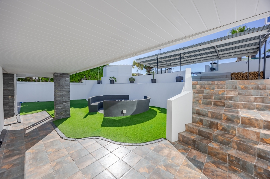 5 Bedroom Property for Sale in Milnerton Central Western Cape
